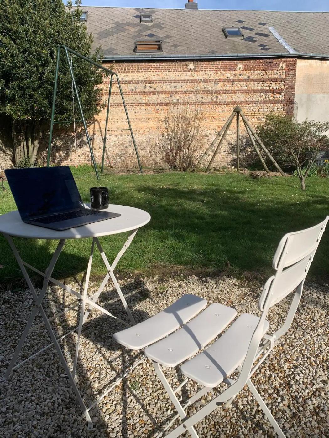 Appartement Spacieux Et Elegant Avec Jardin มองติวิลิเยร์ ภายนอก รูปภาพ