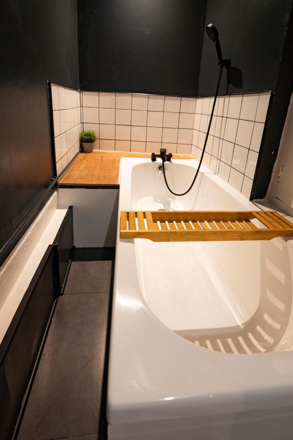 Appartement Spacieux Et Elegant Avec Jardin มองติวิลิเยร์ ภายนอก รูปภาพ